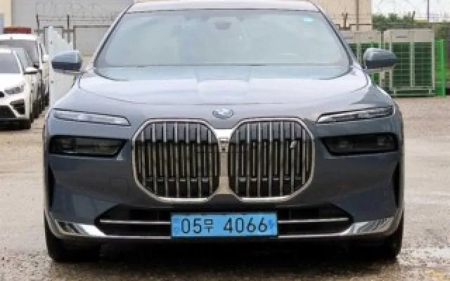 더K9 중고차 BMW i7 xDrive 60 DPE 이그제큐티브 팩 매물 사진 2 - 2023/04 54,853km